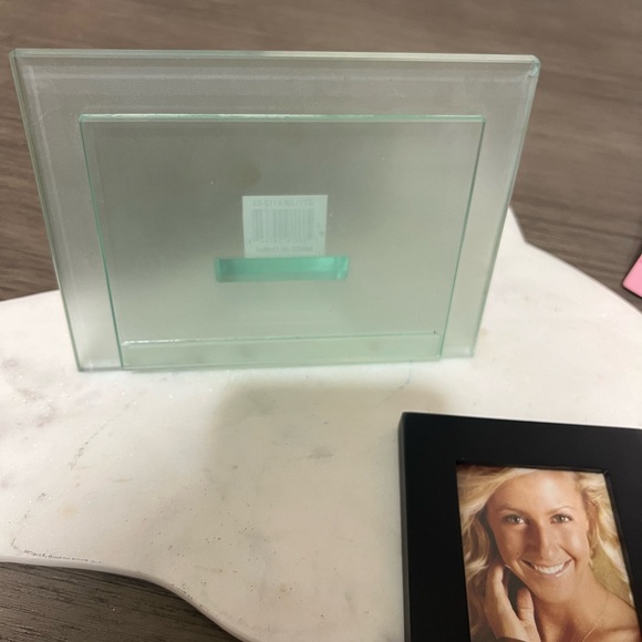 Assorted picture frames - Picture 4 of 4